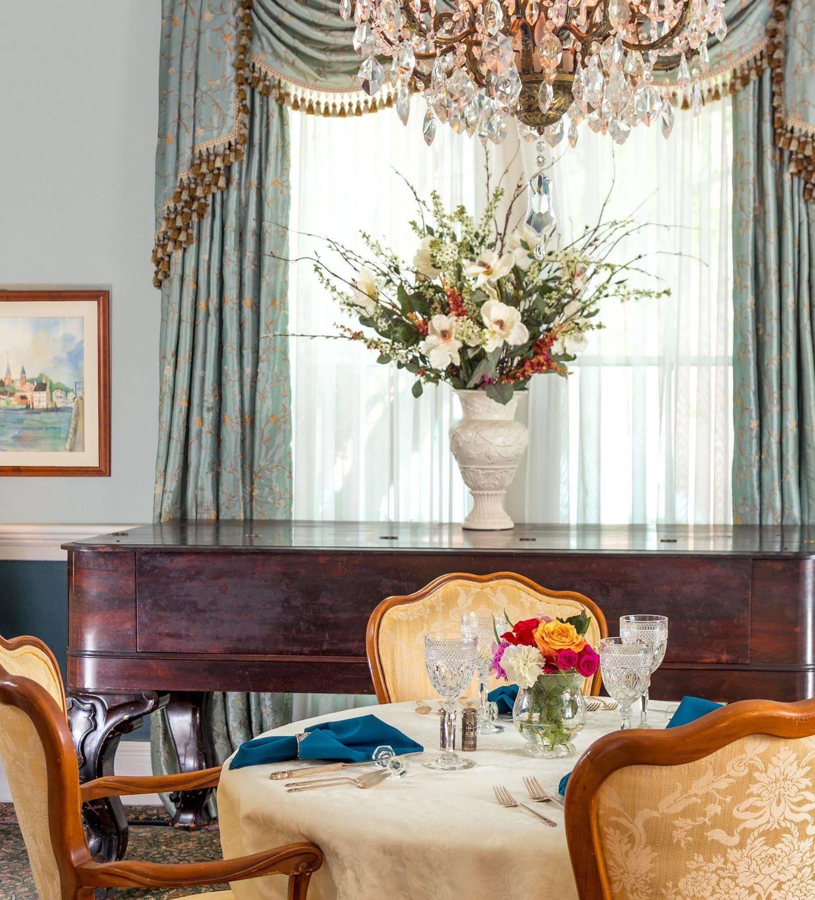 뉴 베른 The Aerie B&B 외부 사진
